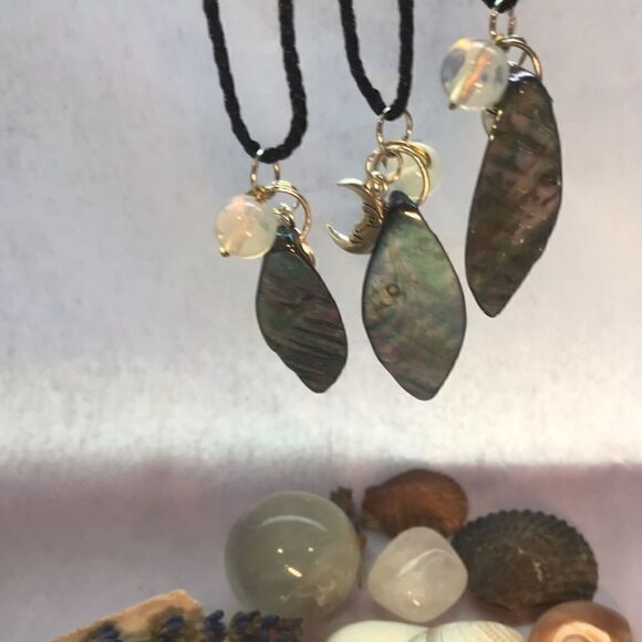 MOONSTONE & MOTHER OF PEARL NECKLACE - Picture 9 of 13